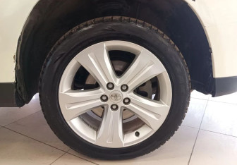 Подержанный автомобиль Toyota Highlander 2012 года (19 фото)