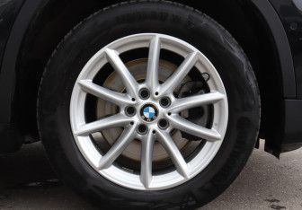 Подержанный автомобиль BMW X1 2020 года (19 фото)