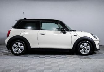 Подержанный автомобиль MINI Hatch 2018 года (4 фото)