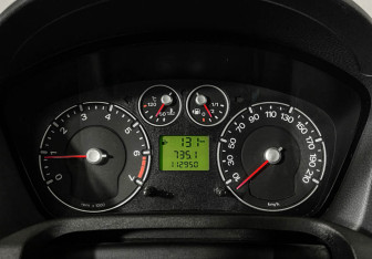 Подержанный автомобиль Ford Fiesta Hatchback 2007 года (11 фото)