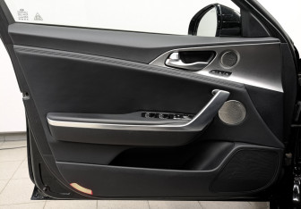 Подержанный автомобиль Kia Stinger 2018 года (19 фото)