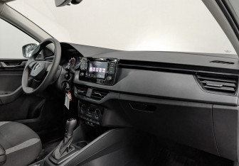 Подержанный автомобиль Skoda Rapid Liftback 2022 года (13 фото)