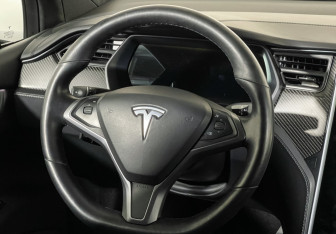 Подержанный автомобиль Tesla Model X 2019 года (14 фото)