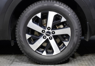 Подержанный автомобиль Kia Sorento 2022 года (23 фото)