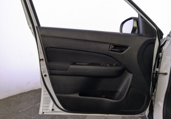 Подержанный автомобиль Suzuki Vitara 2016 года (19 фото)