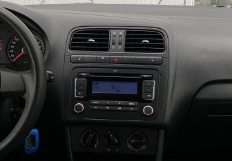 Подержанный автомобиль Volkswagen Polo Sedan 2011 года (13 фото)
