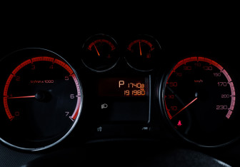 Подержанный автомобиль Peugeot 308 Hatchback 2012 года (11 фото)