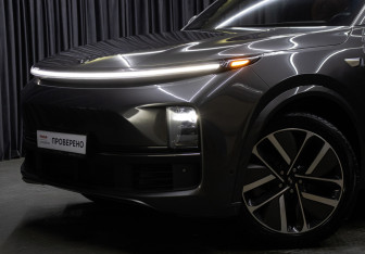 Подержанный автомобиль LiXiang L9 2023 года (31 фото)