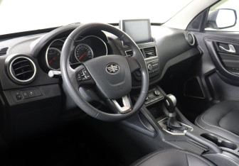 Подержанный автомобиль FAW Besturn X40 2019 года (8 фото)