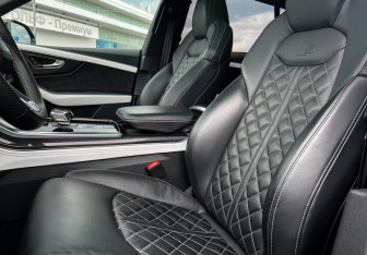 Подержанный автомобиль Audi Q8 2023 года (23 фото)