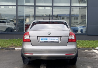Подержанный автомобиль Skoda Octavia Liftback 2013 года (6 фото)