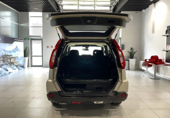 Подержанный автомобиль Nissan X-Trail 2012 года (7 фото)