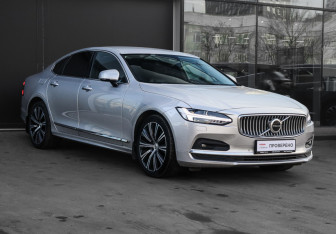 Подержанный автомобиль Volvo S90 2021 года (3 фото)