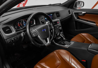 Подержанный автомобиль Volvo S60 2014 года (7 фото)