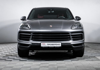 Подержанный автомобиль Porsche Cayenne 2019 года (2 фото)