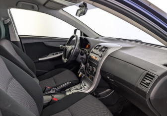 Подержанный автомобиль Toyota Corolla Sedan 2012 года (13 фото)