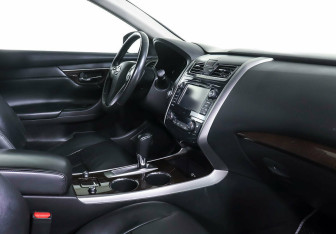 Подержанный автомобиль Nissan Teana 2014 года (8 фото)