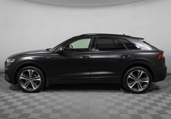 Подержанный автомобиль Audi Q8 2019 года (8 фото)