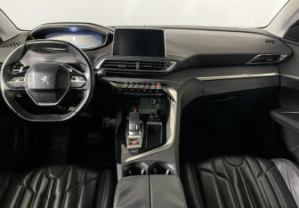 Подержанный автомобиль Peugeot 3008 2017 года (12 фото)