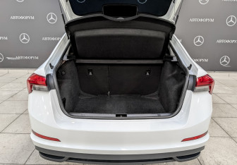 Подержанный автомобиль Skoda Rapid Liftback 2021 года (10 фото)