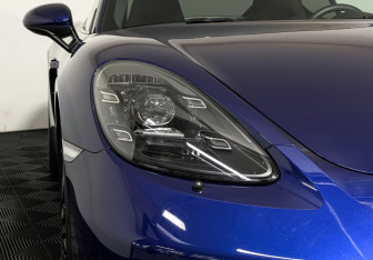 Подержанный автомобиль Porsche Cayman 2021 года (30 фото)