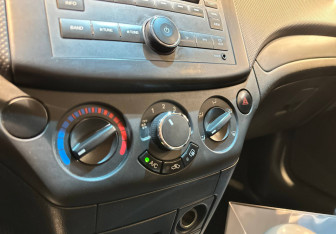 Подержанный автомобиль Chevrolet Aveo Sedan 2008 года (11 фото)