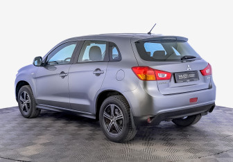 Подержанный автомобиль Mitsubishi ASX 2014 года (7 фото)