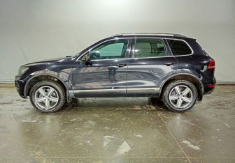 Подержанный автомобиль Volkswagen Touareg 2011 года (8 фото)