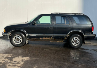 Подержанный автомобиль Chevrolet Blazer 1996 года (8 фото)