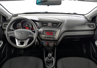 Подержанный автомобиль Kia Rio Hatchback 2012 года (14 фото)