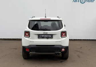 Подержанный автомобиль Jeep Renegade 2015 года (6 фото)