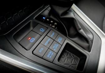 Подержанный автомобиль Toyota RAV4 2021 года (25 фото)