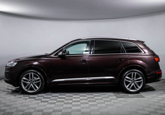 Подержанный автомобиль Audi Q7 2021 года (8 фото)