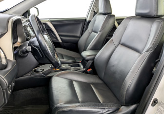 Подержанный автомобиль Toyota RAV4 2015 года (22 фото)