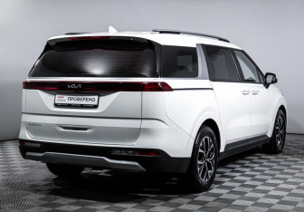 Подержанный автомобиль Kia Carnival 2023 года (5 фото)