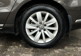 Подержанный автомобиль Volkswagen Passat Sedan 2012 года (15 фото)