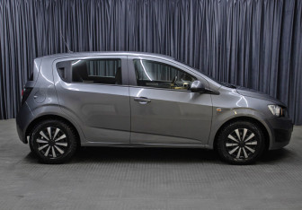 Подержанный автомобиль Chevrolet Aveo Hatchback 2013 года (4 фото)