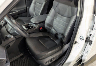 Подержанный автомобиль Toyota RAV4 2022 года (3 фото)