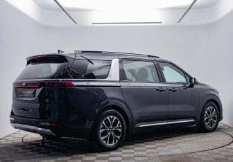 Подержанный автомобиль Kia Carnival 2020 года (5 фото)