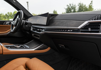 Подержанный автомобиль BMW X7 2024 года (15 фото)