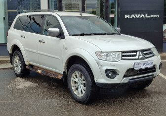 Подержанный автомобиль Mitsubishi Pajero Sport 2014 года (3 фото)