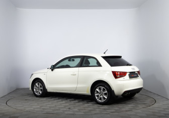 Подержанный автомобиль Audi A1 2011 года (7 фото)