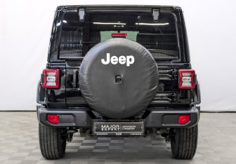 Подержанный автомобиль Jeep Wrangler 2021 года (6 фото)