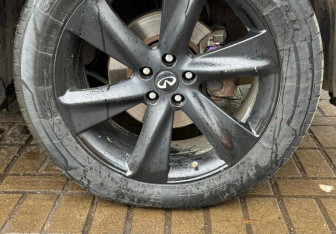 Подержанный автомобиль Infiniti FX 2006 года (16 фото)