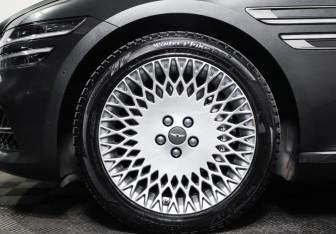 Подержанный автомобиль Genesis G80 2022 года (28 фото)