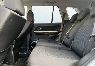 Подержанный автомобиль Suzuki Grand Vitara 2010 года (11 фото)