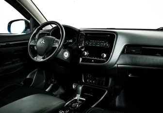 Подержанный автомобиль Mitsubishi Outlander 2020 года (7 фото)