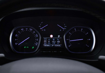 Подержанный автомобиль Peugeot Traveller 2018 года (11 фото)