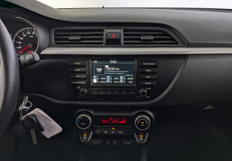 Подержанный автомобиль Kia Rio Sedan 2019 года (15 фото)