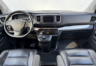 Подержанный автомобиль Peugeot Traveller 2020 года (13 фото)
